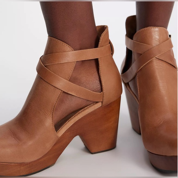 Free People Cedar Leather Buckle Platform Clogs
Tan New Without Box SZ 10 - Picture 5 of 14